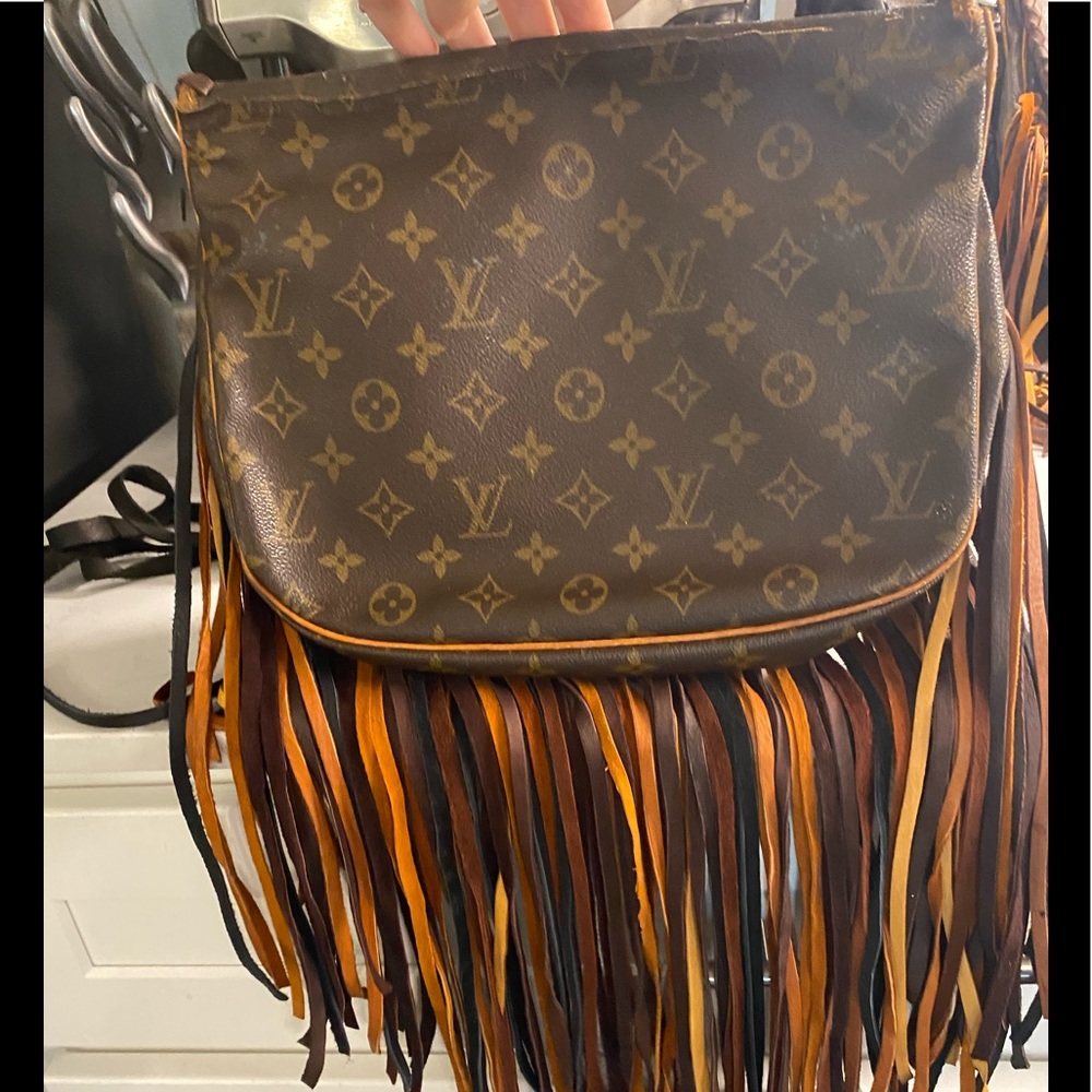 Fringed Louis Vuitton - Picture 7 of 7
